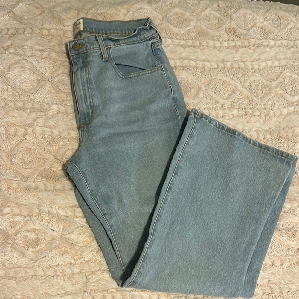 Universal Thread Blue Straight Leg Jeans Classic Fit